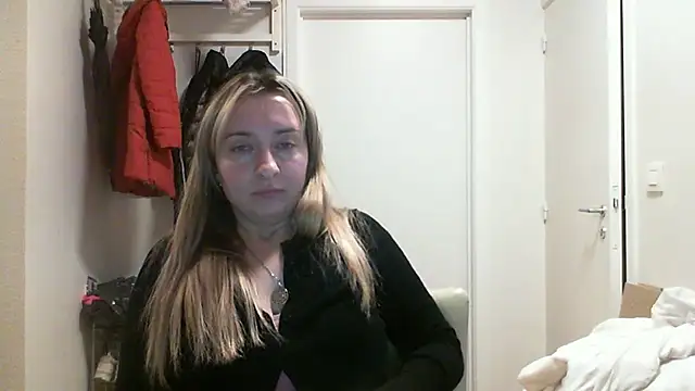 SusanCurt online show from December 2025 08:56:02 AM