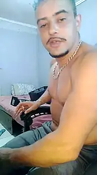 Snapshot of Fadinha-e-Raro chatting on February 2025 06:37:02 PM Fadinha-e-Raro online show from February 2025 06:37:02 PM