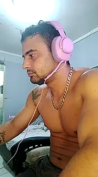 Snapshot of Fadinha-e-Raro chatting on March 2025 12:56:02 PM Fadinha-e-Raro online show from March 2025 12:56:02 PM