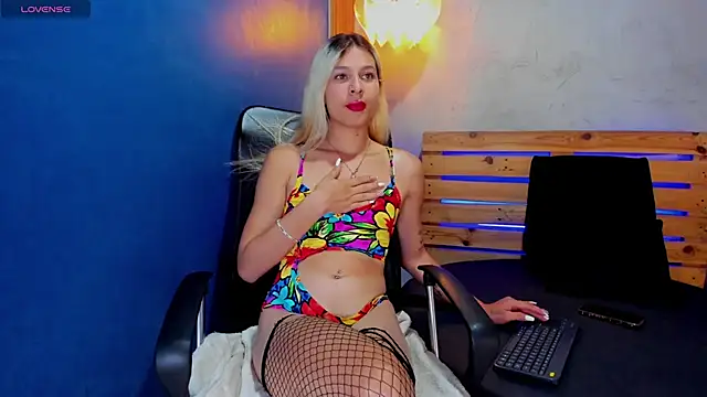 Snapshot of niky_doll_ chatting on October 2025 01:48:02 PM niky doll online show from October 2025 01:48:02 PM