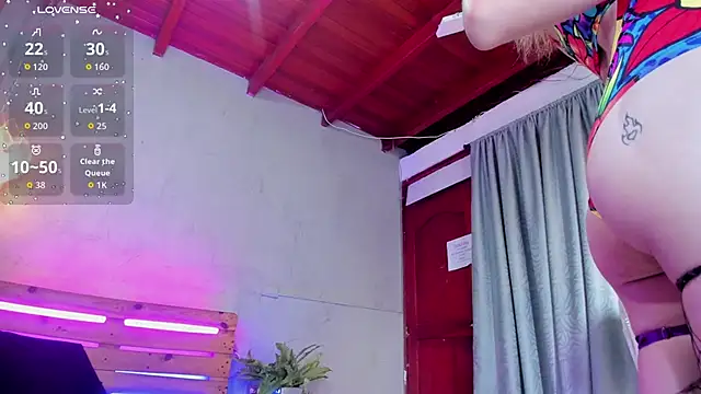 Snapshot of niky_doll_ chatting on December 2025 01:27:01 PM niky doll online show from December 2025 01:27:01 PM