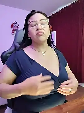 Snapshot of esmeralda_milf chatting on June 2026 08:33:01 PM esmeralda milf online show from June 2026 08:33:01 PM