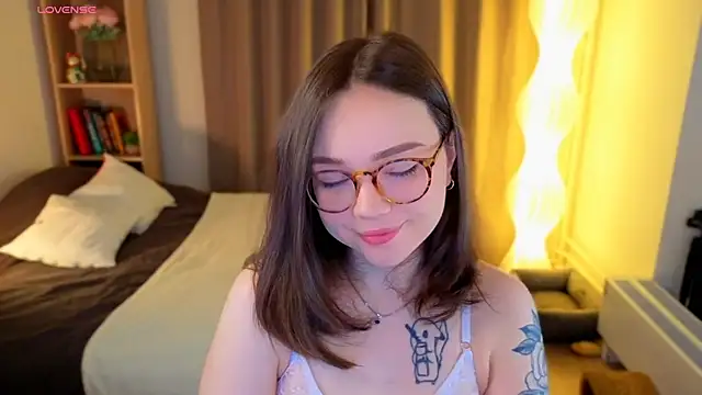 MilenaSaint online show from March 2026 03:43:01 AM