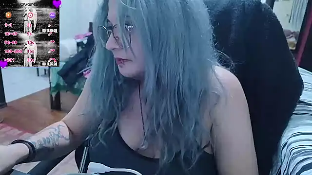 Snapshot of ElfGrey chatting on September 2025 04:47:02 AM ElfGrey online show from September 2025 04:47:02 AM