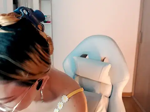 Snapshot of BOREAL_MOON chatting on November 2025 03:38:02 PM BOREAL MOON online show from November 2025 03:38:02 PM