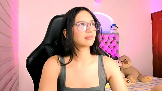 Snapshot of Luniverse chatting on November 2025 10:34:02 PM Luniverse online show from November 2025 10:34:02 PM