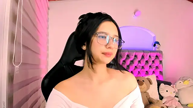 Snapshot of Luniverse chatting on December 2025 08:36:02 PM Luniverse online show from December 2025 08:36:02 PM