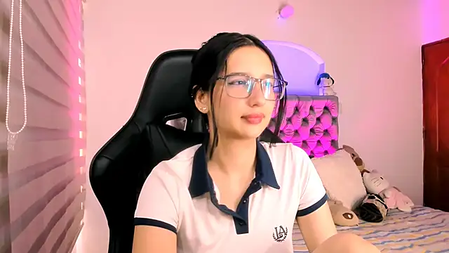 Snapshot of Luniverse chatting on December 2025 08:37:02 PM Luniverse online show from December 2025 08:37:02 PM