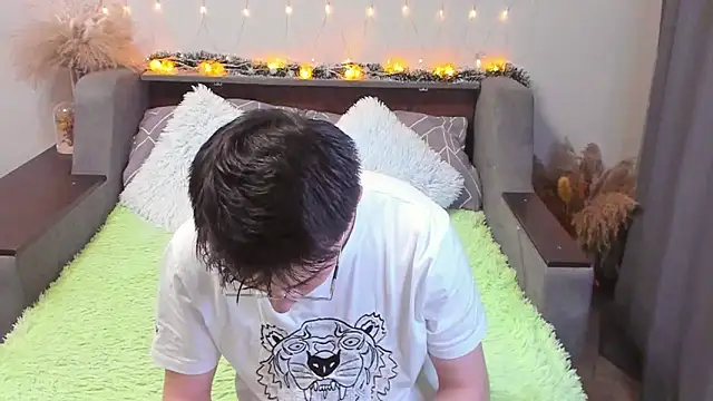 Yumi steve online show from January 2025 08:14:02 PM