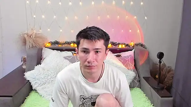 Yumi steve online show from September 2025 09:58:01 PM