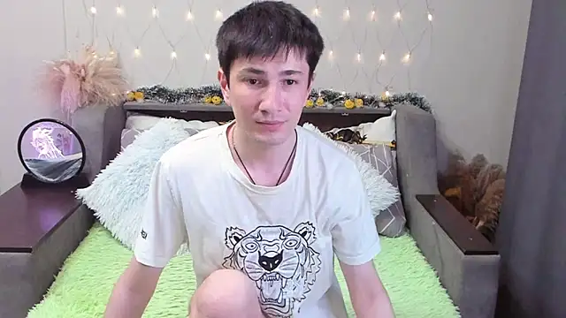 Yumi steve online show from September 2025 04:01:02 PM