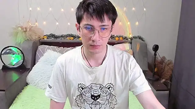 Yumi steve online show from October 2025 05:44:02 PM