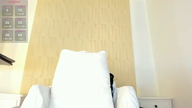 mia pineda online show from April 2026 09:04:02 PM