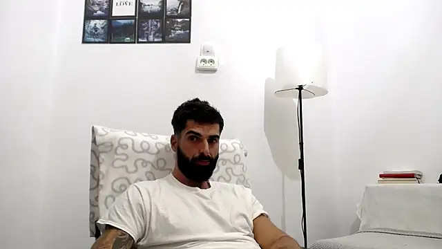 Snapshot of Verycutex chatting on October 2025 07:03:02 PM Verycutex online show from October 2025 07:03:02 PM