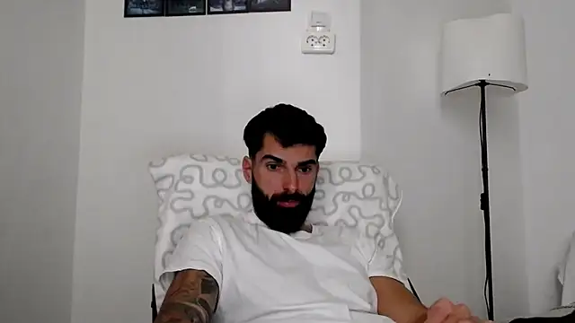 Snapshot of Verycutex chatting on November 2025 08:25:02 AM Verycutex online show from November 2025 08:25:02 AM