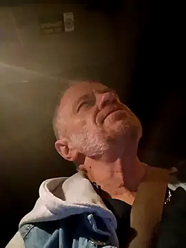 Snapshot of Makowboy chatting on October 2025 01:38:01 AM Makowboy online show from October 2025 01:38:01 AM