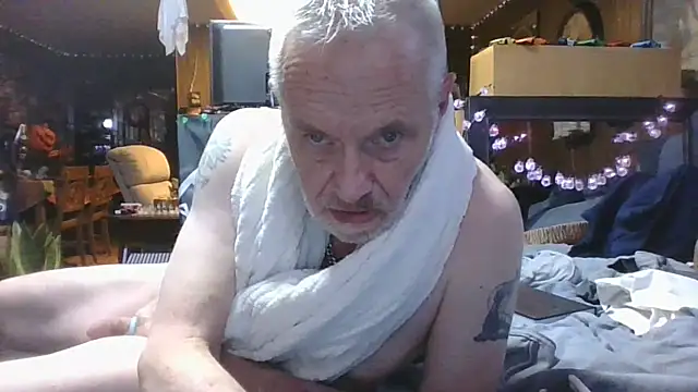 Snapshot of Makowboy chatting on October 2025 07:23:01 PM Makowboy online show from October 2025 07:23:01 PM