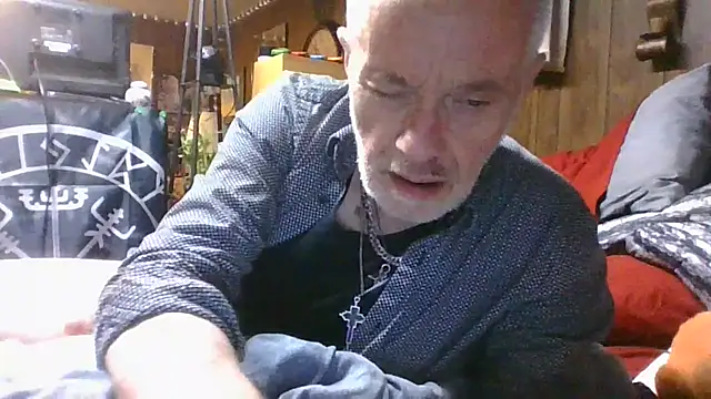 Snapshot of Makowboy chatting on November 2025 11:58:02 PM Makowboy online show from November 2025 11:58:02 PM