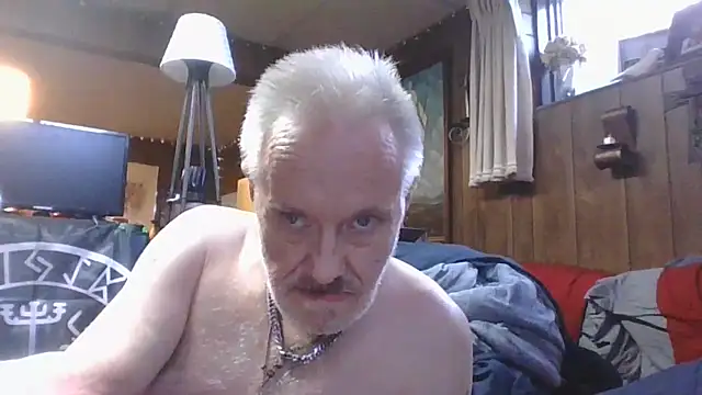 Snapshot of Makowboy chatting on November 2025 08:22:02 PM Makowboy online show from November 2025 08:22:02 PM