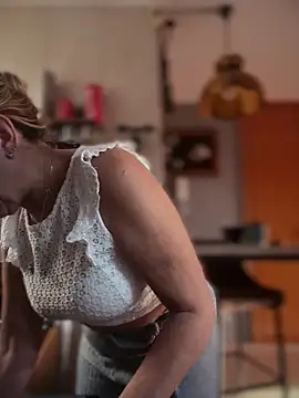 camelia3 online show from February 2026 06:00:02 PM