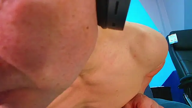 Snapshot of juanses_n_toro chatting on November 2025 01:10:02 PM juanses n toro online show from November 2025 01:10:02 PM