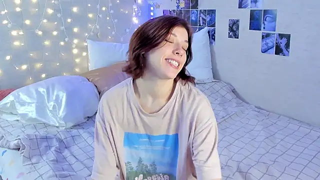 Snapshot of YunaPeace chatting on December 2024 10:12:02 AM YunaPeace online show from December 2024 10:12:02 AM