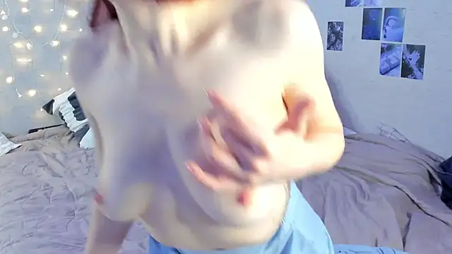 Snapshot of YunaPeace chatting on December 2024 07:52:02 AM YunaPeace online show from December 2024 07:52:02 AM