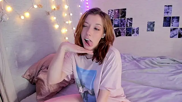 Snapshot of YunaPeace chatting on November 2025 09:18:02 AM YunaPeace online show from November 2025 09:18:02 AM