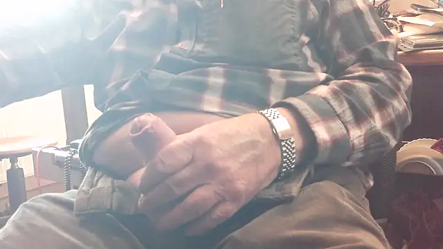 Snapshot of HaraldGermany chatting on April 2026 03:21:02 PM HaraldGermany online show from April 2026 03:21:02 PM