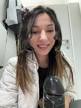 Snapshot of _MiaQueen_ chatting on March 2025 11:32:01 PM  MiaQueen  online show from March 2025 11:32:01 PM