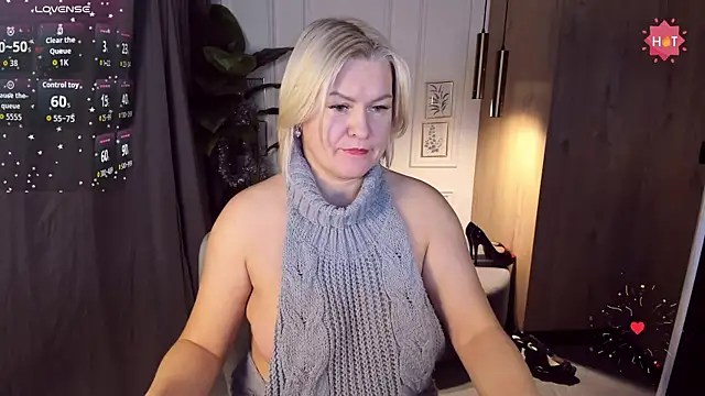 Snapshot of YolandaKiss chatting on January 2026 08:25:02 PM YolandaKiss online show from January 2026 08:25:02 PM