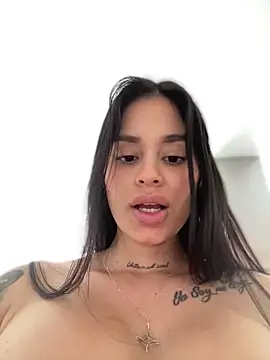 LaraHenao online show from February 2025 04:13:02 PM