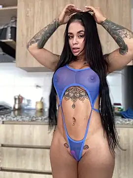 LaraHenao online show from November 2025 01:33:02 PM