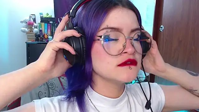 Snapshot of Raventh_ chatting on October 2025 11:43:02 AM Raventh online show from October 2025 11:43:02 AM