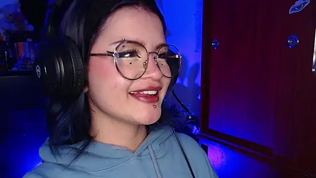 Snapshot of Raventh_ chatting on December 2025 01:43:02 AM Raventh online show from December 2025 01:43:02 AM