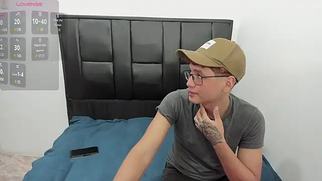 javieryalejandro online show from September 2025 10:11:02 PM