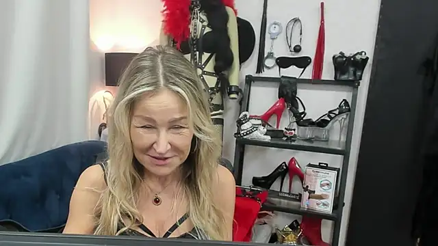 crystaLUX online show from November 2025 06:16:02 AM