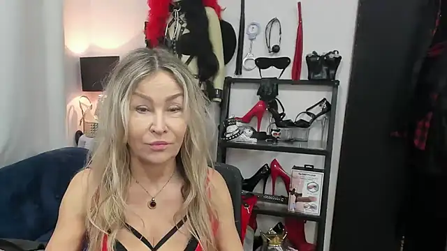 crystaLUX online show from December 2025 05:23:01 AM