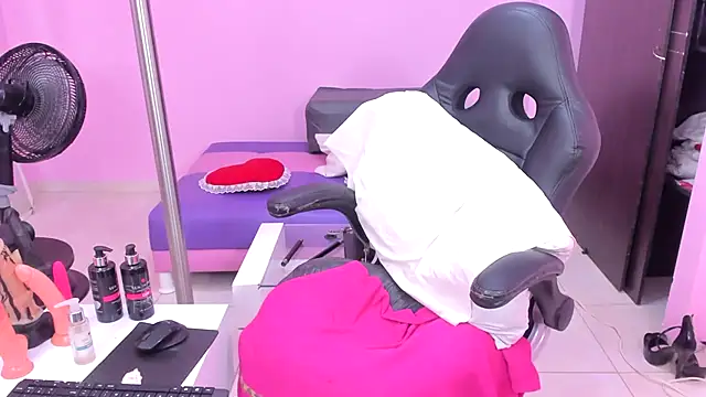 Snapshot of MATURE_WHOR33 chatting on February 2025 03:01:02 PM MATURE WHOR33 online show from February 2025 03:01:02 PM