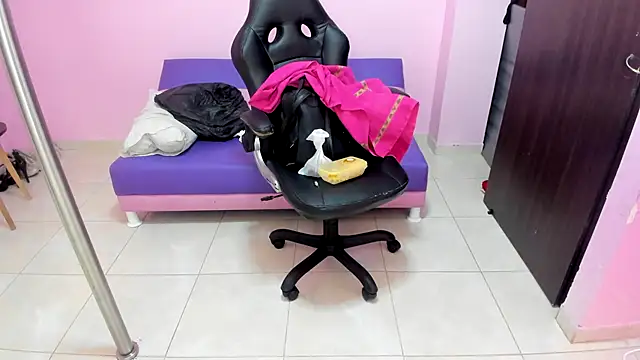 Snapshot of MATURE_WHOR33 chatting on November 2025 11:49:01 AM MATURE WHOR33 online show from November 2025 11:49:01 AM