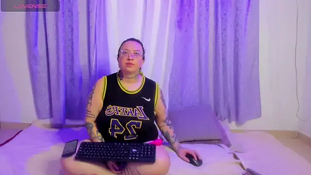 MiaYMolly online show from April 2026 12:59:01 AM