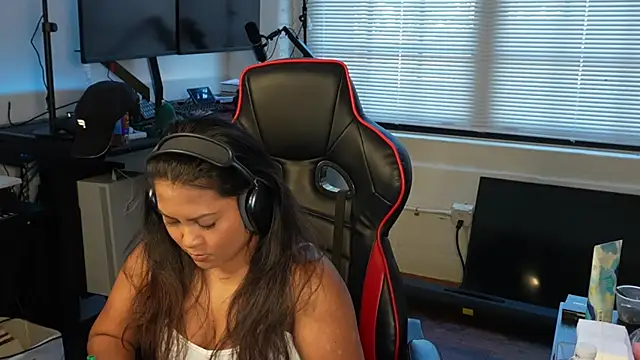 Bubbleliyah online show from February 2025 08:28:01 PM