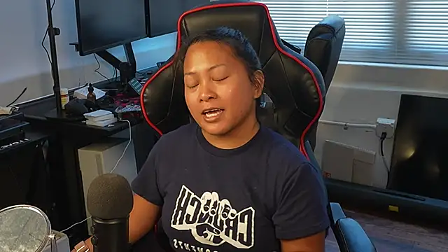 Bubbleliyah online show from February 2025 06:15:02 PM