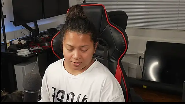 Bubbleliyah online show from February 2025 02:04:01 AM