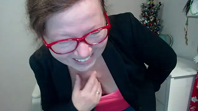 Snapshot of Adelewildx chatting on January 2025 04:44:02 AM Adelewildx online show from January 2025 04:44:02 AM