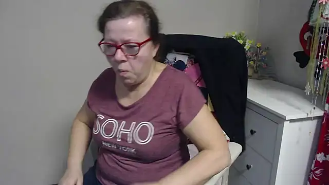 Snapshot of Adelewildx chatting on February 2025 04:37:02 AM Adelewildx online show from February 2025 04:37:02 AM