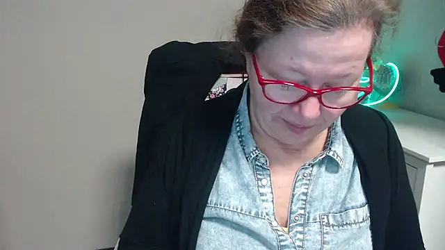 Snapshot of Adelewildx chatting on March 2025 04:06:01 AM Adelewildx online show from March 2025 04:06:01 AM