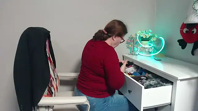 Snapshot of Adelewildx chatting on March 2025 04:24:01 AM Adelewildx online show from March 2025 04:24:01 AM