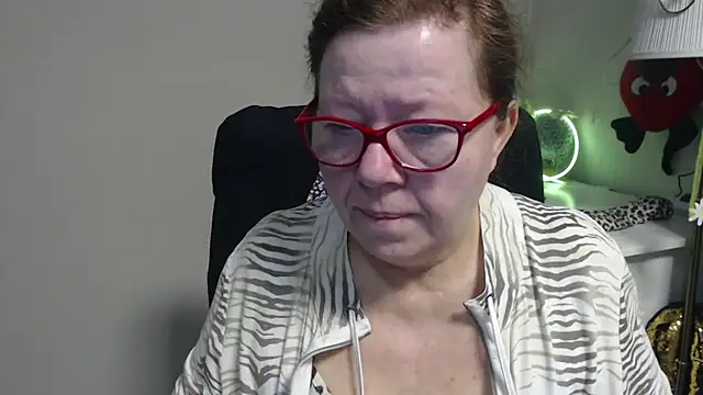 Snapshot of Adelewildx chatting on March 2025 04:15:02 AM Adelewildx online show from March 2025 04:15:02 AM