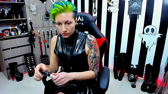 Snapshot of Mistress_Yelena chatting on December 2024 08:27:01 PM Mistress Yelena online show from December 2024 08:27:01 PM